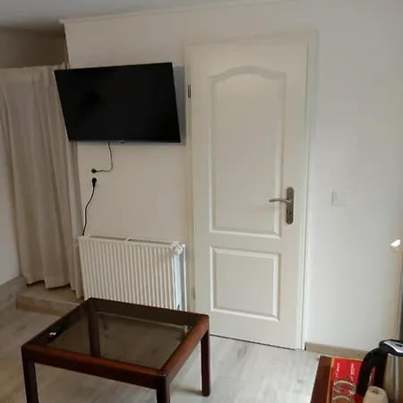 Ruhiges, Gemuetliches Mit Bad Fuer 2 Personen, Mit Gartenterasse لوبيك