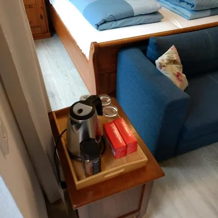 アパート Ruhiges, Gemuetliches Mit Bad Fuer 2 Personen, Mit Gartenterasse リューベック