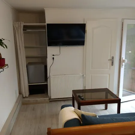 شقة Ruhiges, Gemuetliches Mit Bad Fuer 2 Personen, Mit Gartenterasse لوبيك