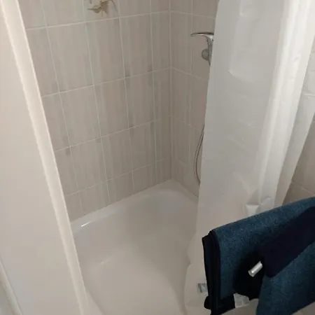 Ruhiges, Gemuetliches Mit Bad Fuer 2 Personen, Mit Gartenterasse