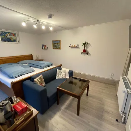 Ruhiges, Gemuetliches Mit Bad Fuer 2 Personen, Mit Gartenterasse