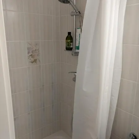 アパート Ruhiges, Gemuetliches Mit Bad Fuer 2 Personen, Mit Gartenterasse