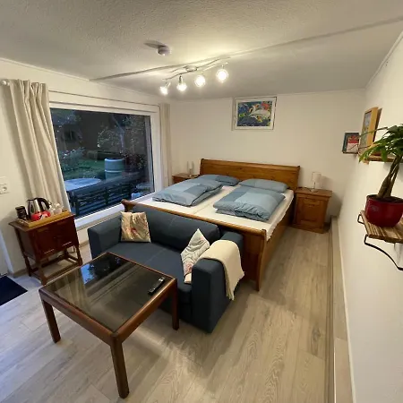 Ruhiges, Gemuetliches Mit Bad Fuer 2 Personen, Mit Gartenterasse