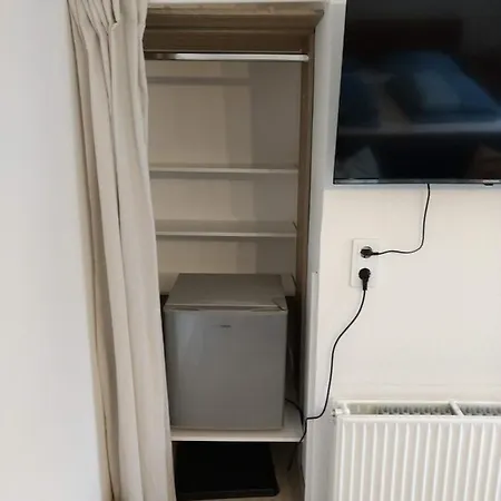 Ruhiges, Gemuetliches Mit Bad Fuer 2 Personen, Mit Gartenterasse リューベック